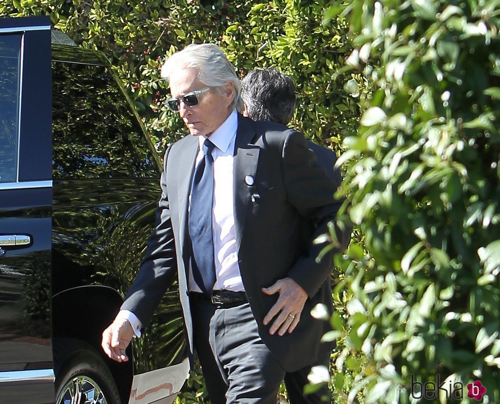 Michael Douglas en el funeral de Kirk Douglas