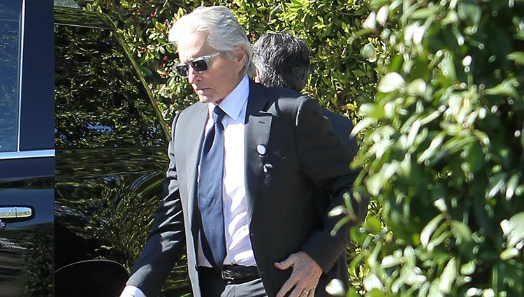 Michael Douglas en el funeral de Kirk Douglas