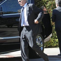 Michael Douglas en el funeral de su padre