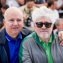 Pedro Almodóvar y Agustín Almodóvar en la presentación de 'Julieta' en el Festival de Cannes