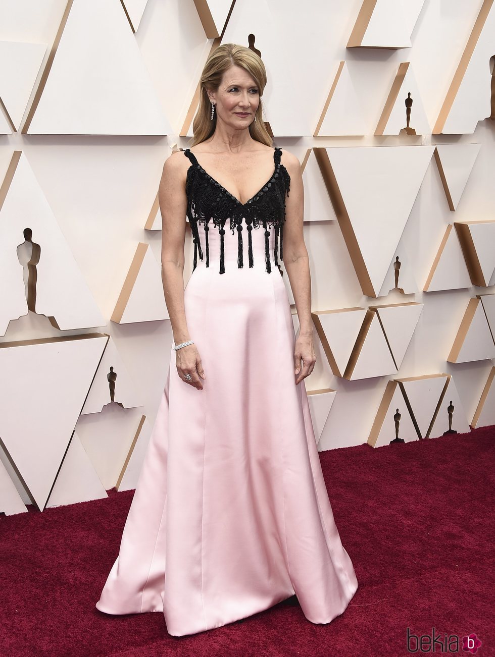 Laura Dern en la alfombra de los Oscar 2020