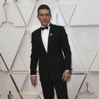 Antonio Banderas en la alfombra de los Oscar 2020