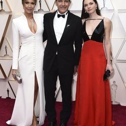 Antonio Banderas, Nicole Kimpel y Stella del Carmen en la alfombra de los Oscar 2020