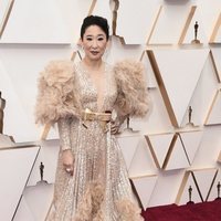 Sandra Oh en la alfombra de los Oscar 2020