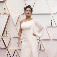 Salma Hayek en la alfombra de los Oscar 2020