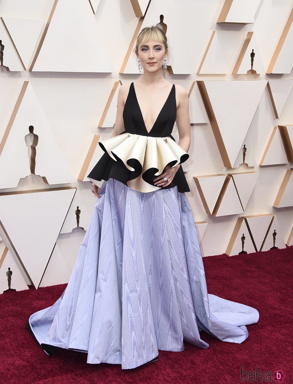 Saoirse Ronan en la alfombra de los Oscar 2020