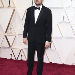 Leonardo DiCaprio en la alfombra de los Oscar 2020