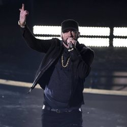 Eminem actuando en los Premios Oscar 2020