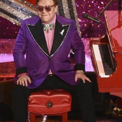 Elton John actuando en los Premios Oscar 2020