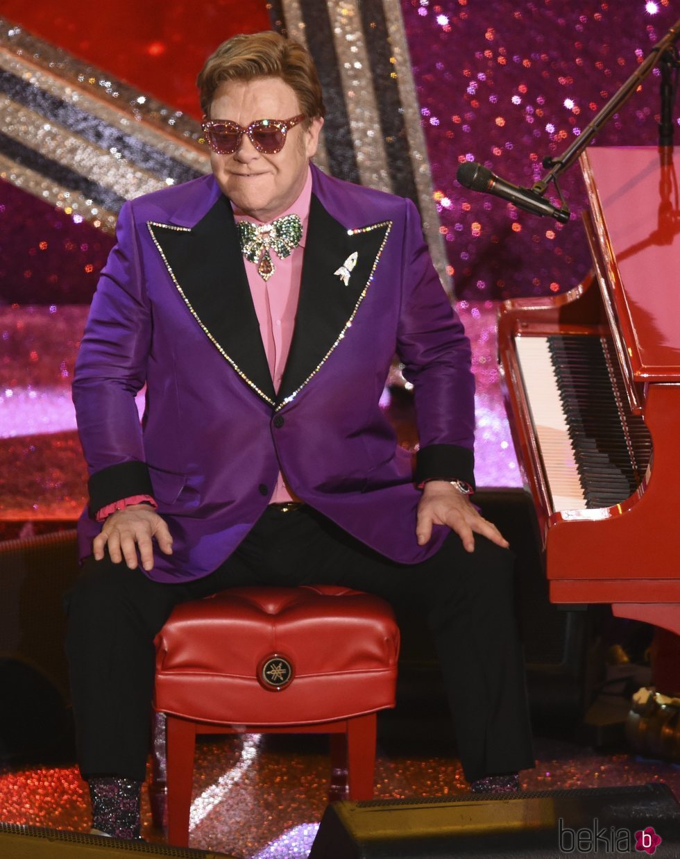 Elton John actuando en los Premios Oscar 2020