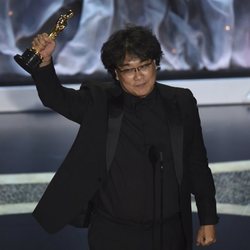 Bong Joon-ho tras recibir el premio a Mejor dirección en los Oscar 2020