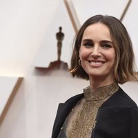 Natalie Portman en la alfombra roja de los Oscar 2020