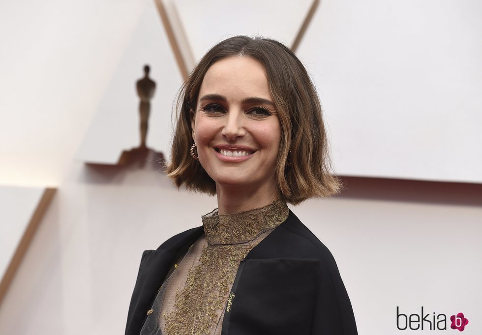 Natalie Portman en la alfombra roja de los Oscar 2020