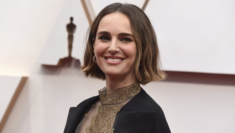 Natalie Portman en la alfombra roja de los Oscar 2020