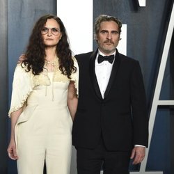 Joaquin Phoenix con su hermana Rain en la fiesta de Vanity Fair tras los Oscar 2020