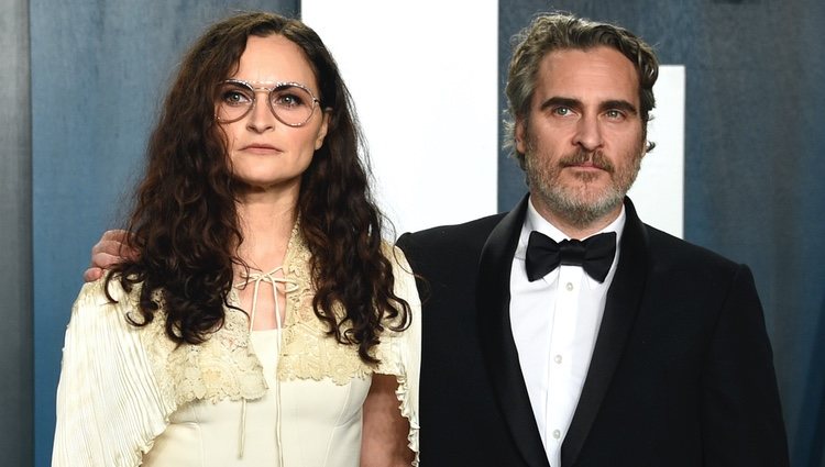 Joaquin Phoenix con su hermana Rain en la fiesta de Vanity Fair tras los Oscar 2020