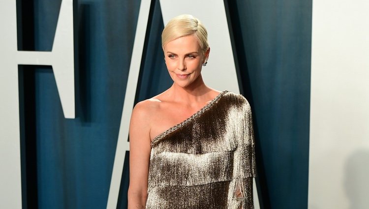 Charlize Theron en la fiesta de Vanity Fair tras los Oscar 2020