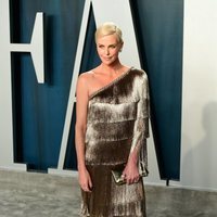 Charlize Theron en la fiesta de Vanity Fair tras los Oscar 2020