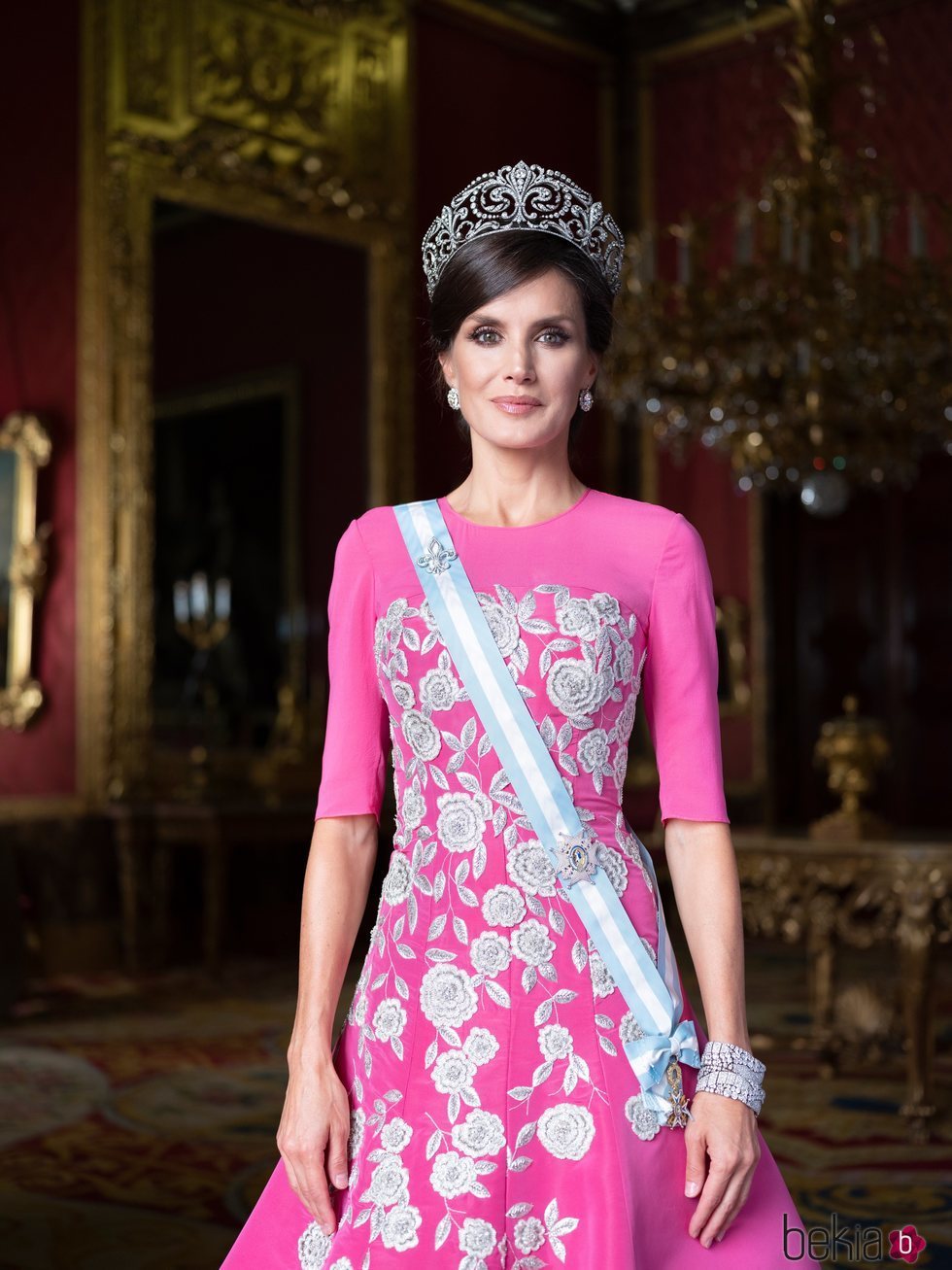 Retrato oficial de gala de la Reina Letizia