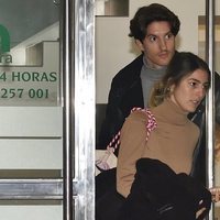 Anna Ferrer con su novio en el tanatorio de su abuela