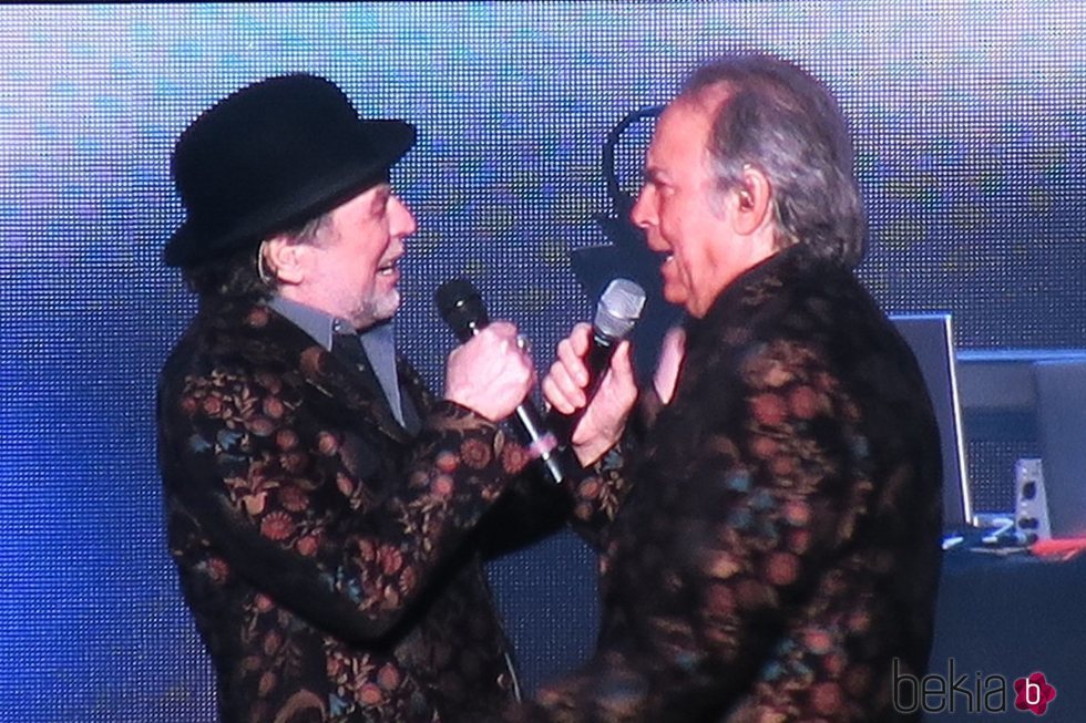 Joaquín Sabina y Joan Manuel Serrat en su concierto en Madrid