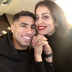 Hiba Abouk y Achraf Hakimi, muy enamorados