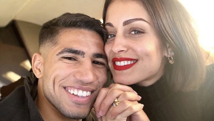 Hiba Abouk y Achraf Hakimi, muy enamorados