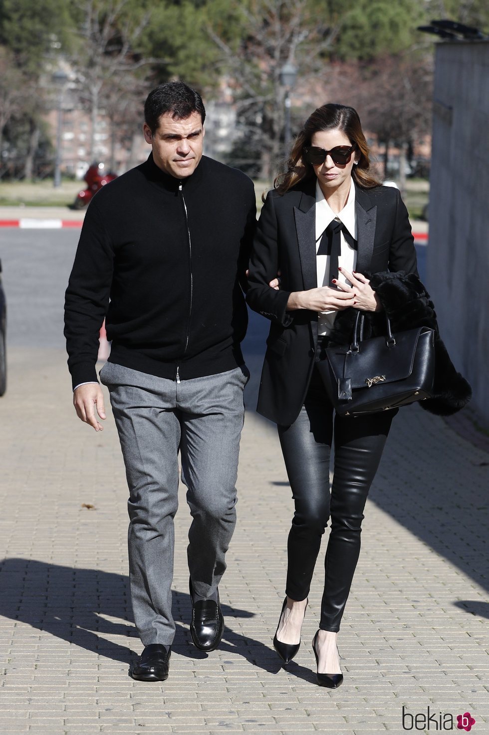 Luis Alfonso de Borbón y Margarita Vargas en la capilla ardiente de Cristina de Borbón