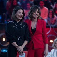 Sandra Barneda y Nagore Robles en el debate de 'La isla de las tentaciones'