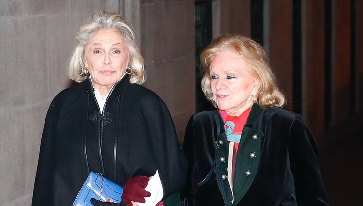 Beatriz de Orleans acudiendo a la misa funeral en memoria de la Infanta Pilar