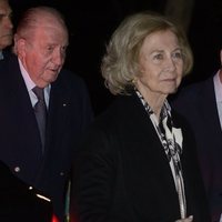 Los Reyes Juan Carlos y Sofía en la capilla ardiente de Plácido Arango