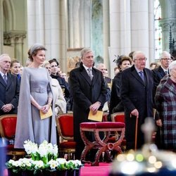 Alberto y Paola de Bélgica junto a los Reyes Felipe y Matilde en la misa en recuerdo a los miembros fallecidos de la Familia Real Belga