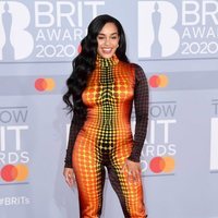 Jorja Smith en la alfombra roja de los Brit Awards 2020