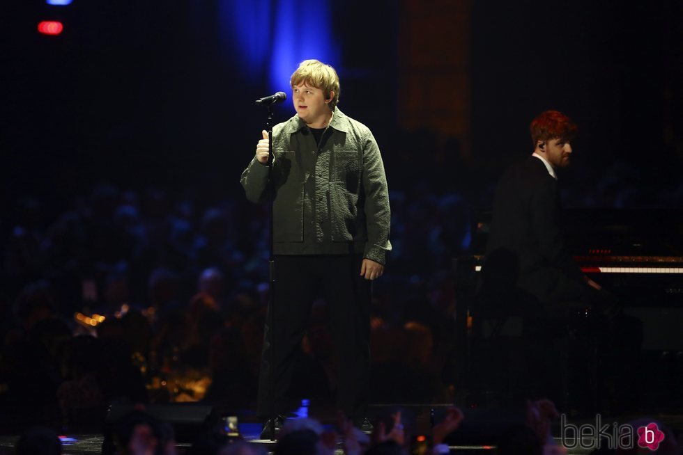 Lewis Capaldi durante su actuación en los Brit Awards 2020