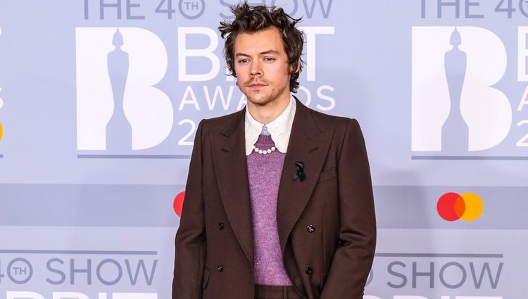 Harry Styles en la alfombra roja de los Brit Awards 2020