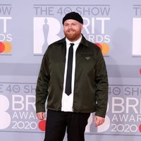 Tom Walker en la alfombra roja de los Brit Awards 2020