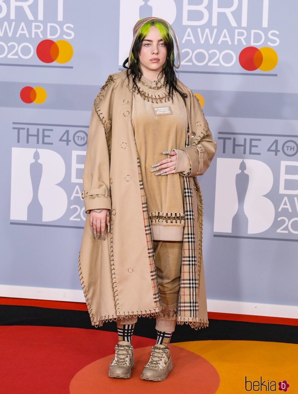 Billie Eilish en la alfombra roja de los Brit Awards 2020