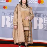 Billie Eilish en la alfombra roja de los Brit Awards 2020