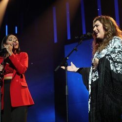 Nia Peeples y Estrella Morente cantando en la Gala 6 de 'OT 2020'