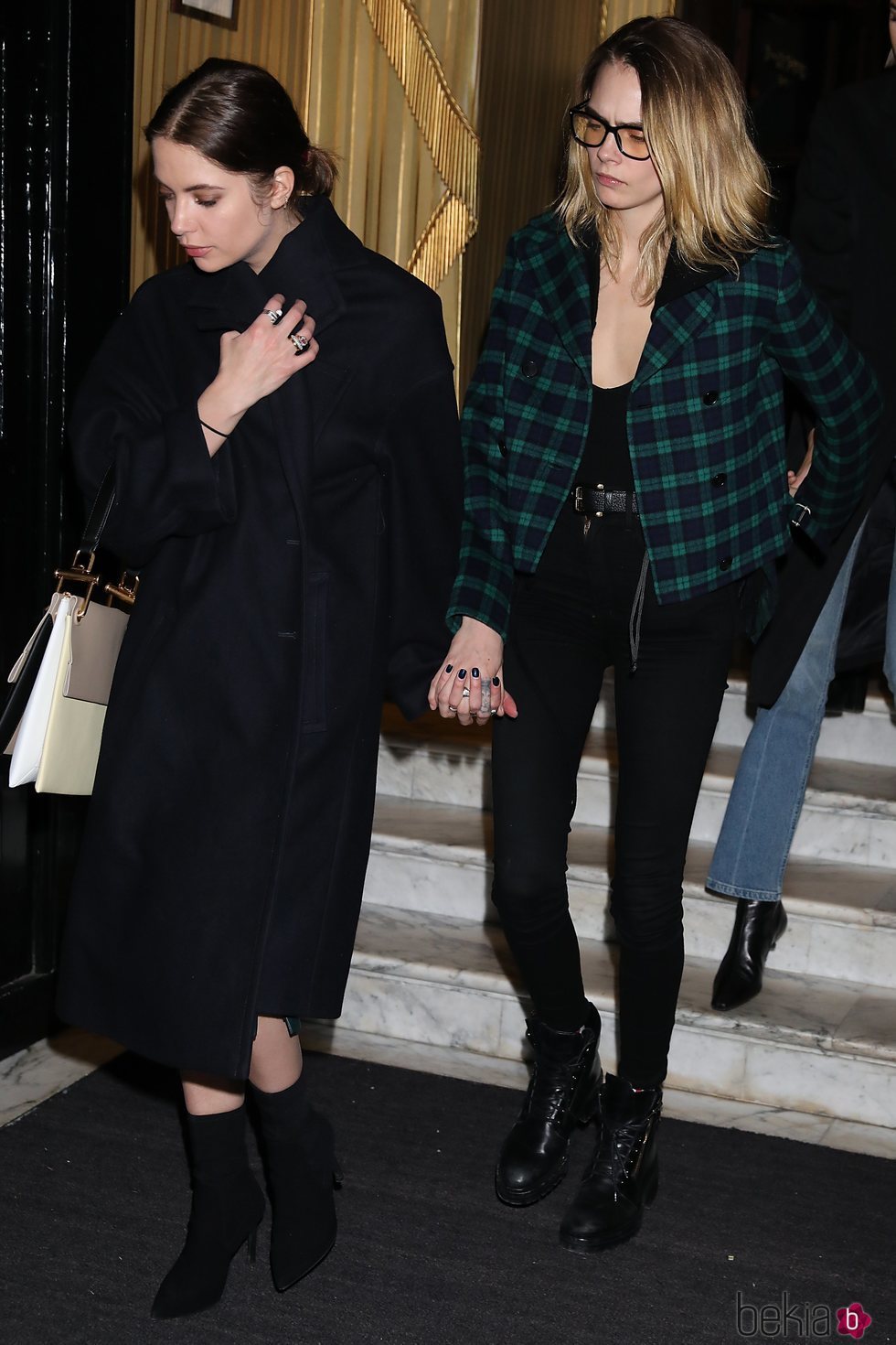 Cara Delevingne y Ashley Benson disfrutando de París