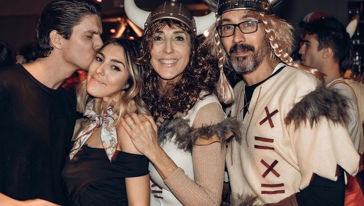 Anna Ferrer celebrando su cumpleaños con su novio, su madre Paz Padilla y el marido de esta