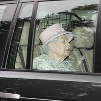 La Reina Isabel, dormida en el coche