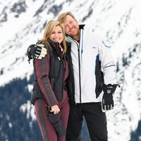 Guillermo Alejandro y Máxima de Holanda, muy enamorados en su posado de invierno