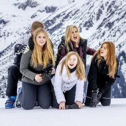 Guillermo Alejandro y Máxima de Holanda, muy espontáneos con sus hijas Amalia, Alexia y Ariane de Holanda en Lech