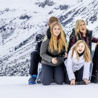 Guillermo Alejandro y Máxima de Holanda, muy espontáneos con sus hijas Amalia, Alexia y Ariane de Holanda en Lech