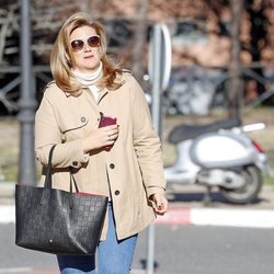 Carlota Corredera llegando a la capilla ardiente del padre de Víctor Sandoval