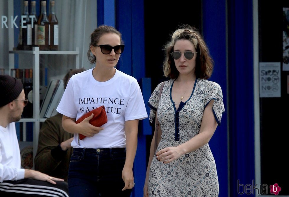 Natalie Portman con Emma Forrest de paseo por Los Ángeles