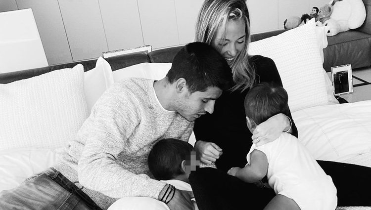 Álvaro Morata y Alice Campello, muy cariñosos con sus hijos Leonardo y Alessandro