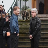 El Príncipe Harry y Jon Bon Jovi en los Abbey Road Studios