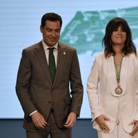 Vanesa Martín con la Medalla de Andalucía 2020